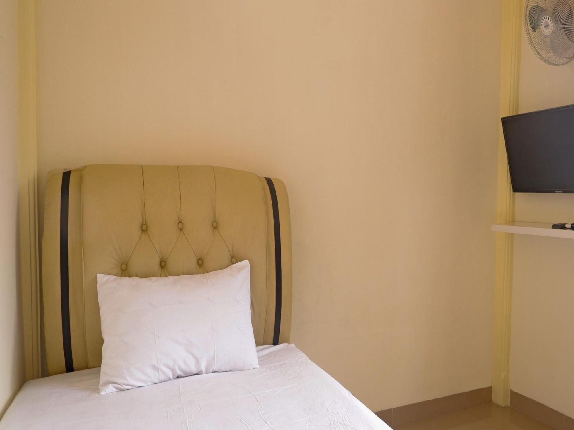 Oyo Life 92632 Kost Pondok Kito Jambi Buitenkant foto