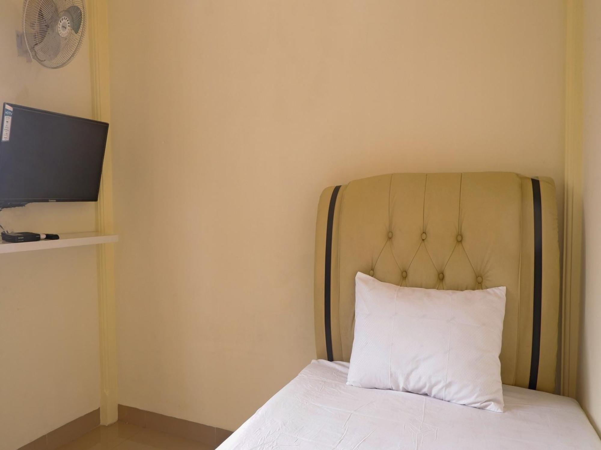 Oyo Life 92632 Kost Pondok Kito Jambi Buitenkant foto